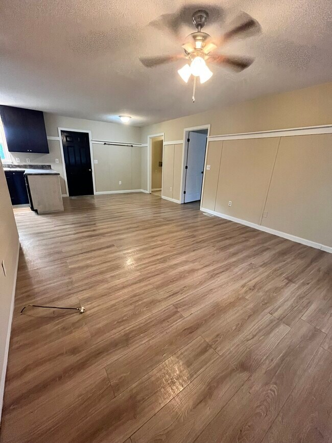 Photo - 418 Woods Edge Rd