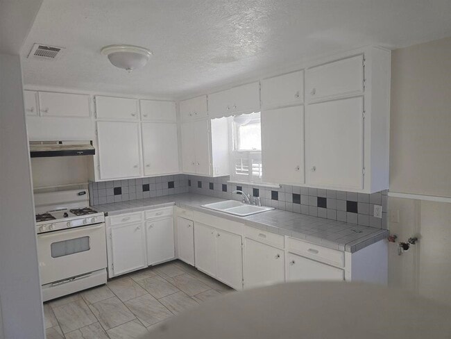 Photo - 1795 Euclid St