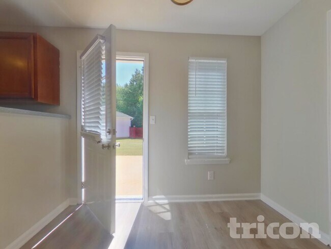 Photo - 120 Lakeside Point