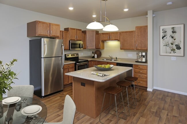 Building Photo - River Ridge Apartment Homes