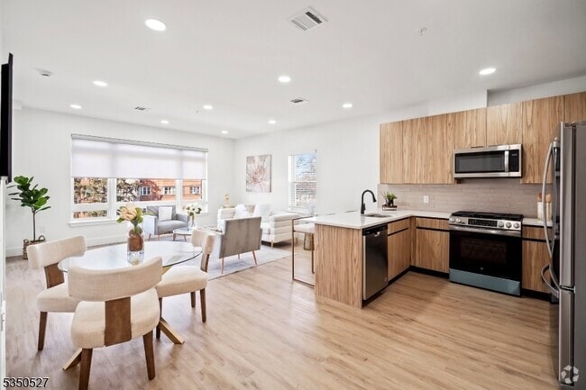 Building Photo - 310 W Jersey St Unit 404 Rental