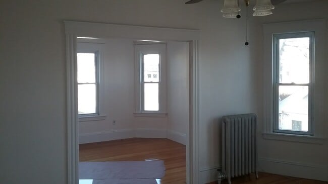 Building Photo - 10 Elsmere Ave Unit Second floor