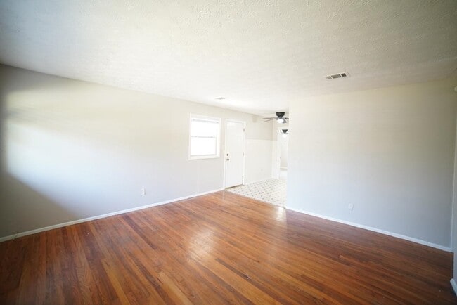 Photo - 318 Meadowbrook Ln