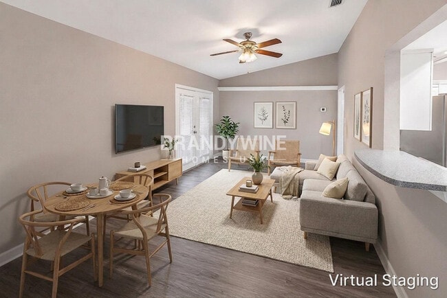 Photo - 220 Bonnie Glen Ln