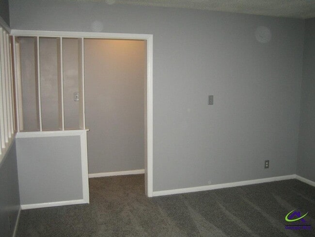 Photo - 6 Hampton Square