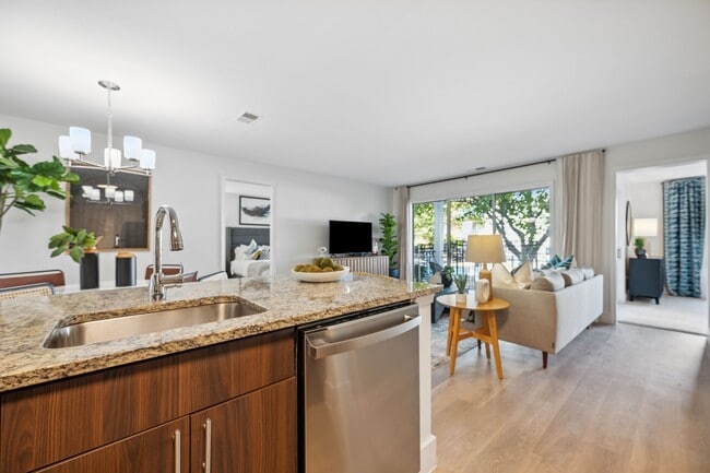 2BR, 2BA - 1,004SF - Kitchen
