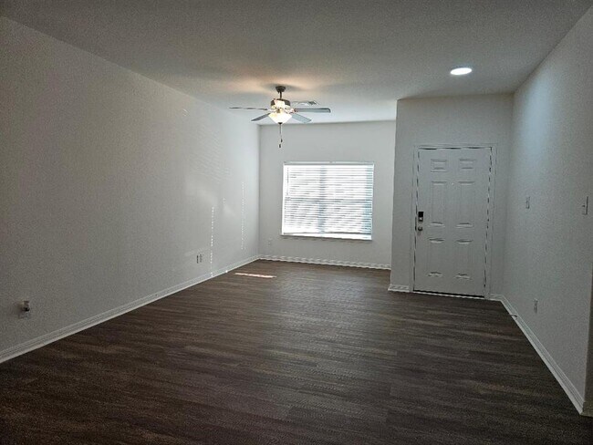 Photo - 18412 Speculator Ln