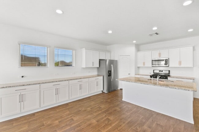Spacious 5-Bedroom Home on a Premium Corne... - Spacious 5-Bedroom Home on a Premium Corne...