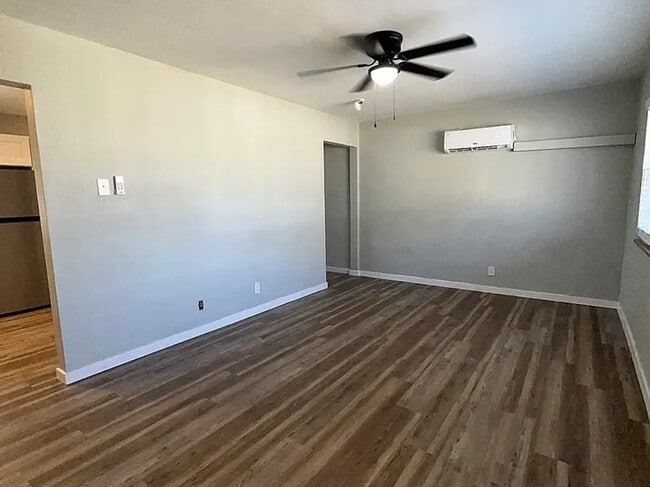 Photo - 3329 Lawn Ave Unidad 2