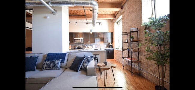 Building Photo - Maxwell Lofts