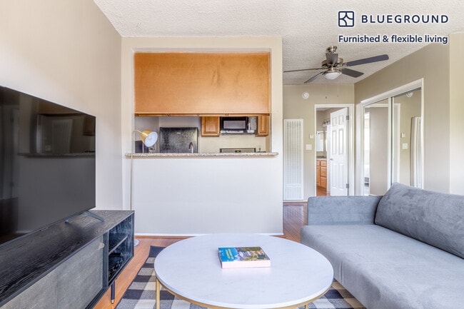 Photo - 14355 Huston St Unidad FL2-ID461