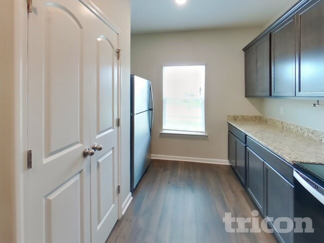 Photo - 2918 Beeswax St