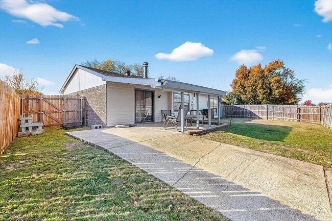 Building Photo - 5613 Powers St