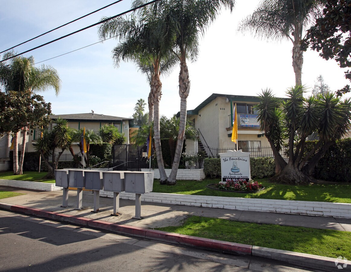 The Fountains Apartments - 930 N. Unruh Avenue
