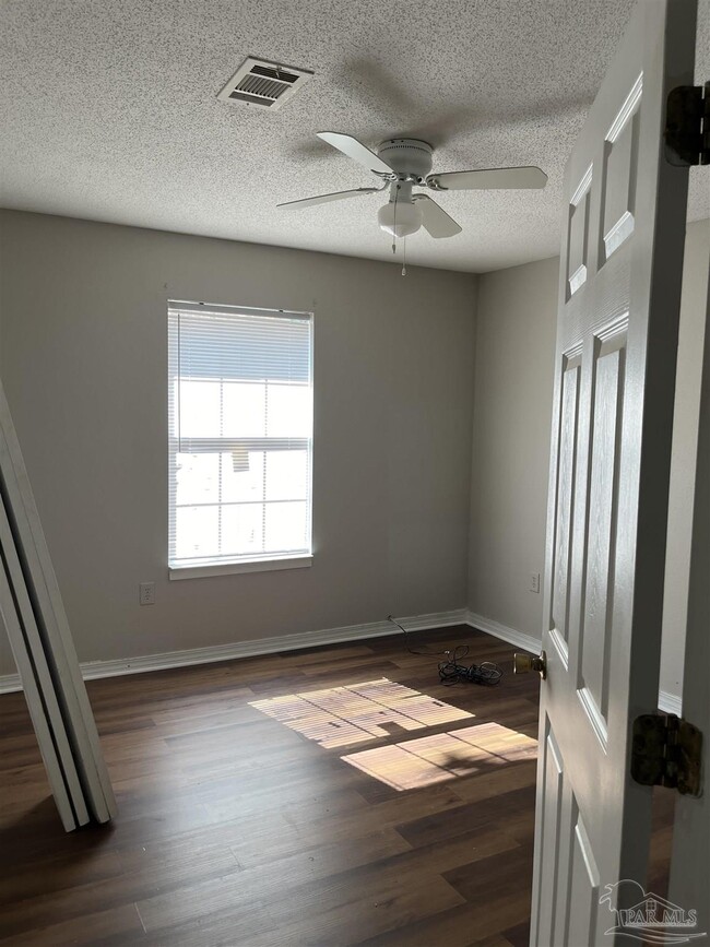 Photo - 1760 W Strong St