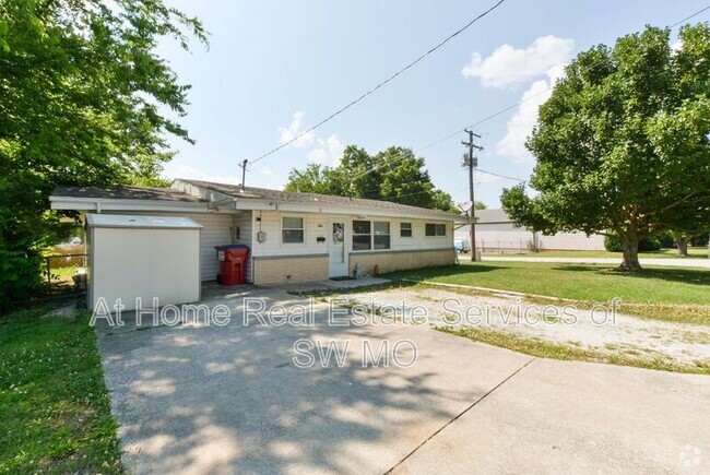 Building Photo - 116 E Anderson St Rental