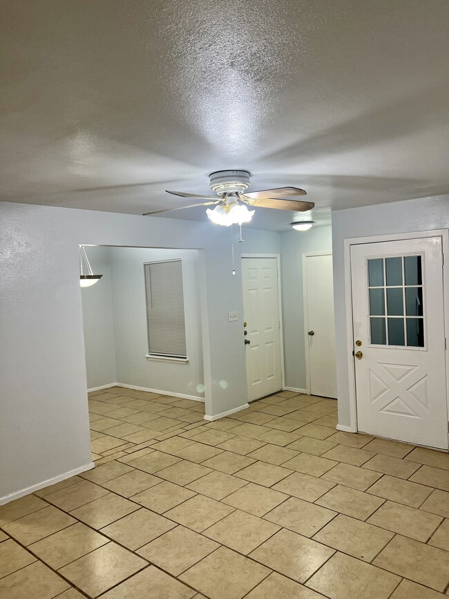 Photo - 2112 Tanglewood St Unit 2112