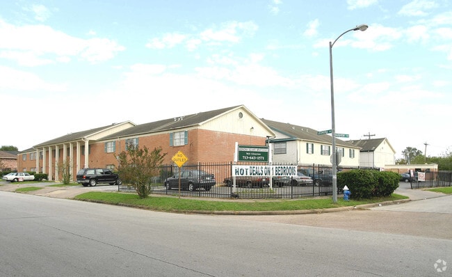 Leonora Square Apartments - Leonora Square Apartments