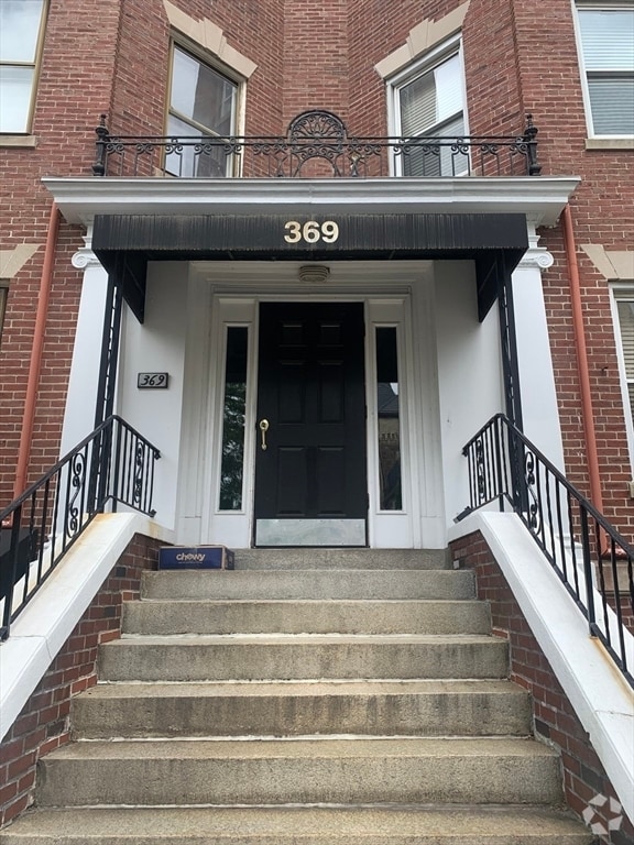 Building Photo - 369 Tappan St Unit 19 Rental