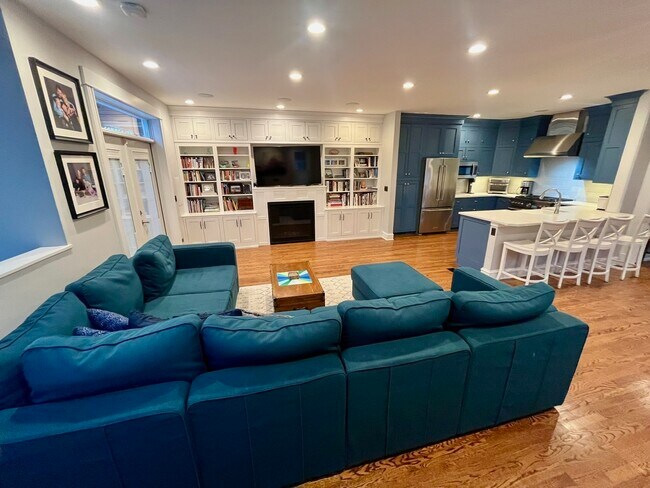 Photo - 3700 N Hermitage Ave