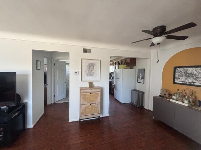 Building Photo - 219 W 12 Mile Rd Unit C