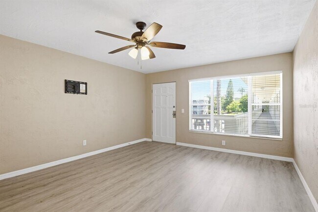 Photo - 2451 Canadian Way Unit 31