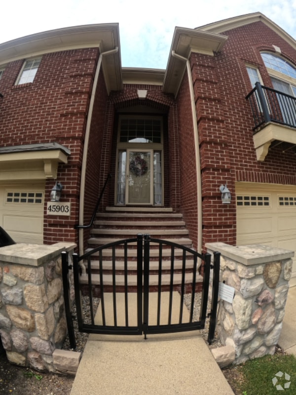 Building Photo - 45903 Dutton Ave Rental