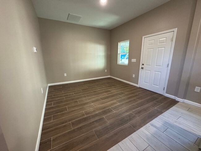 Photo - 1203 Bethpage Rd