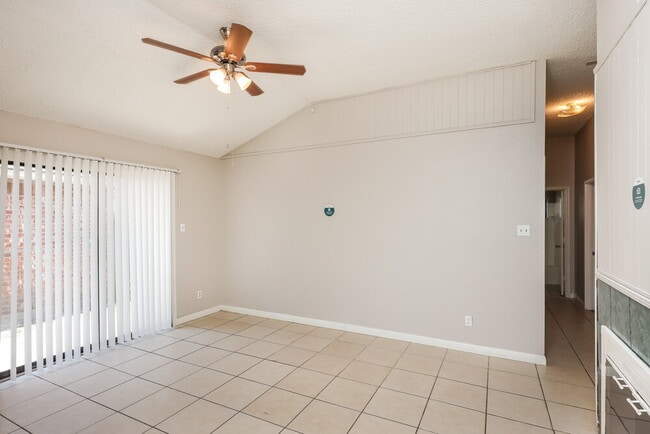 Photo - 1416 Horncastle St