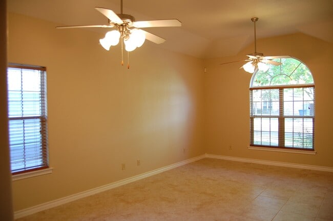 Photo - 230 New Castle Dr