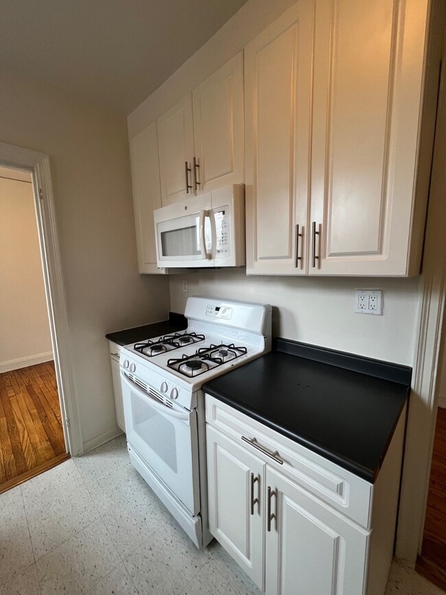 Photo - 625 Gramatan Ave