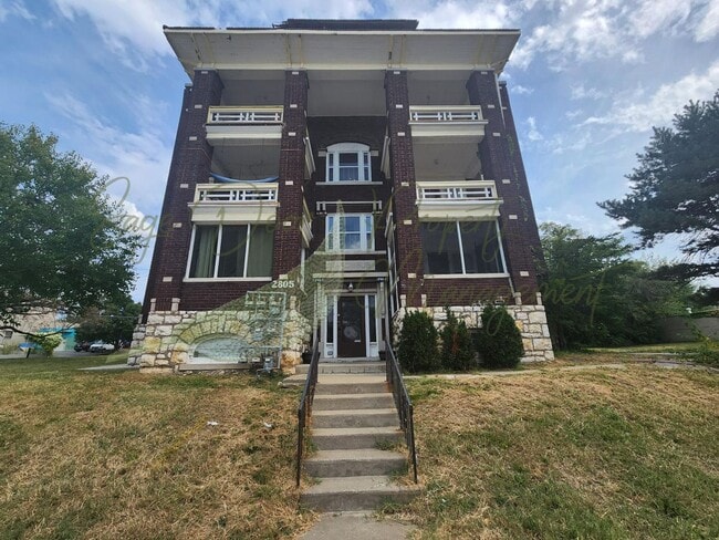 Building Photo - ORIGINAL HARDWOOD FLOORS!!! Rental