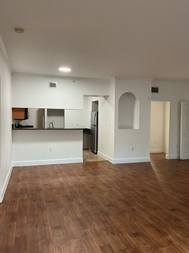Photo - Up Two Months FREE+ $250 Utility Connection Fee Waived Unit 10144-B3 - New Yorker