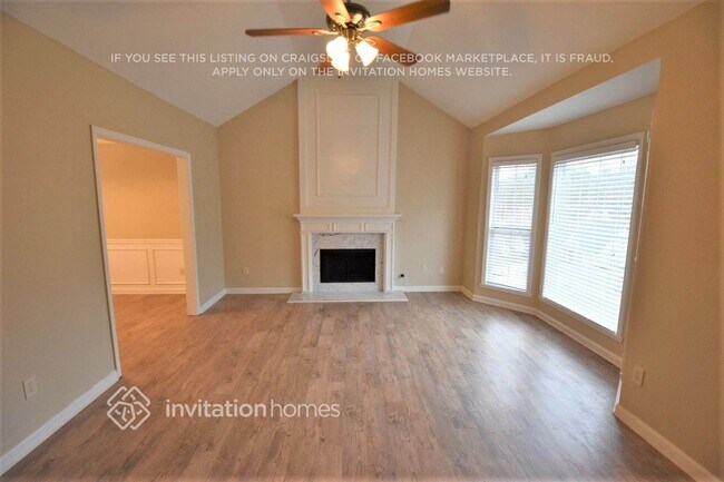 Photo - 556 Ivey Way SE