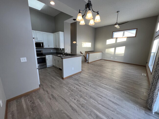 6823 Newbury Rd