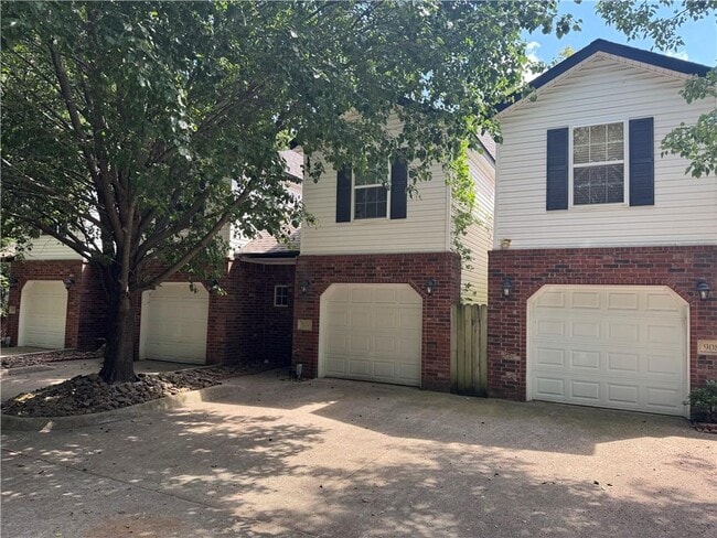 Photo - 904 S Wood Ave Condo
