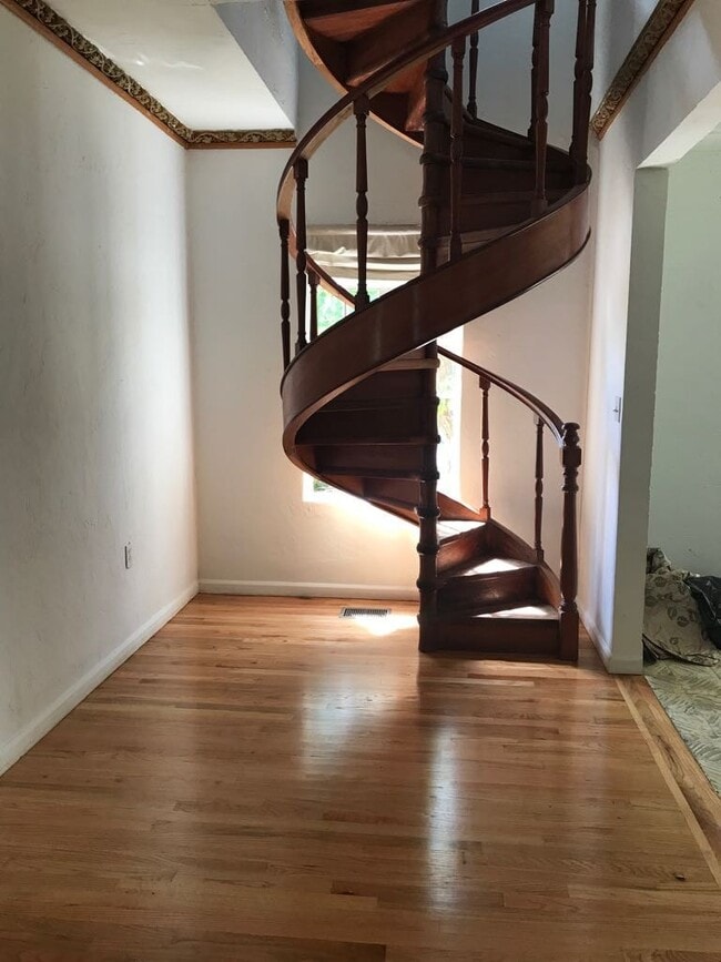 Photo - 100 NE 43rd St