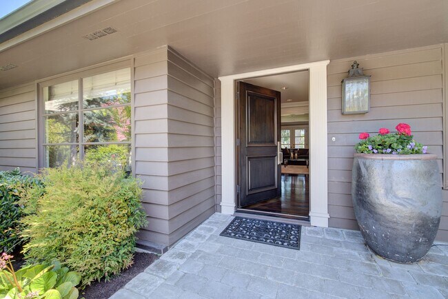 Photo - 5bd/4ba Medina Home