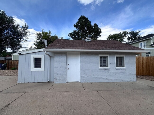 Building Photo - September’s Rent Free!! Charming One-Bedro... Rental