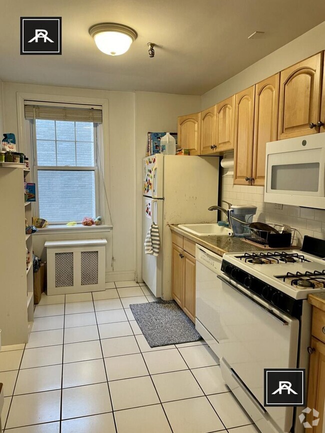 Building Photo - 2 bedroom in Brighton MA 02135 Unit 24 Rental