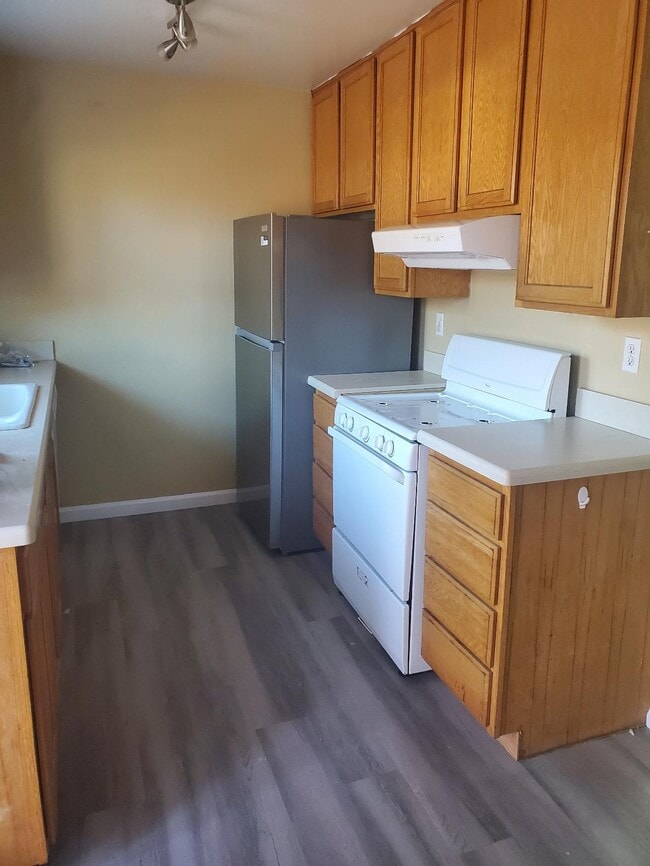 Kitchen - 991 Wren Dr Unit 02