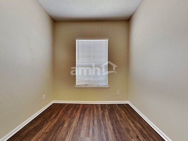 Photo - 11064 Apple Blossom Trail W