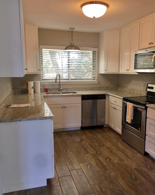 Kitchen - 6106 Vance Jackson Rd Unit 42