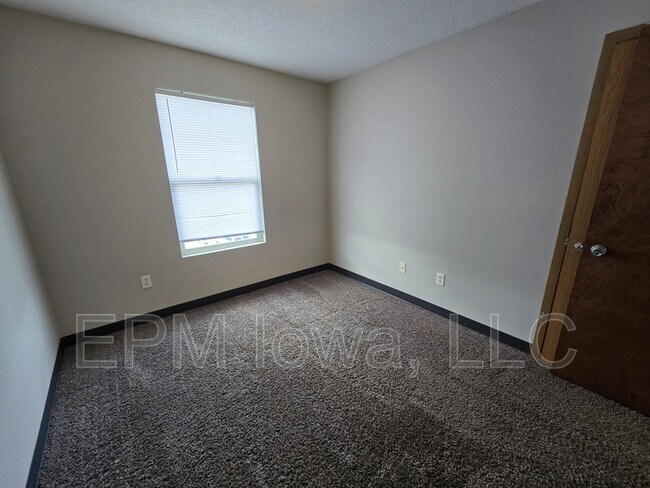 Photo - 60 Miller Ave SW