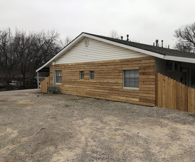 Building Photo - 411 E Beech St Rental