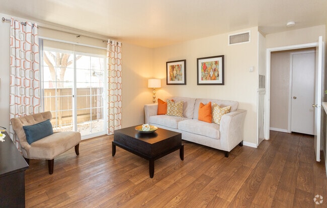 1BR 1BA - 750 SF