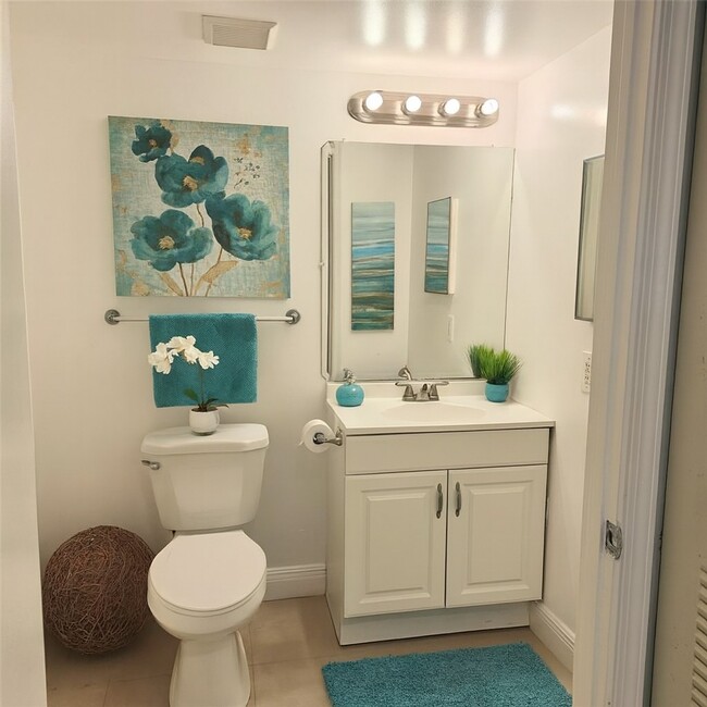 Virtually Staged - 3600 N 56th Ave Unit 105