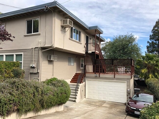 Building Photo - East Street Unit B