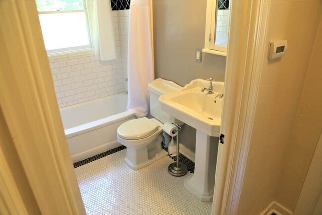 Photo - Charming 2 bed 1 bath Furnished, Utilities Included