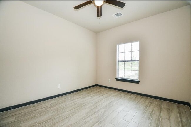 Building Photo - 7802 Dandy St Rental
